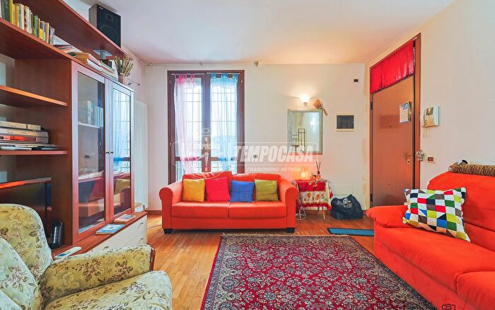 Appartamento con 5 locali in vendita in Via Simmaco, Ravenna