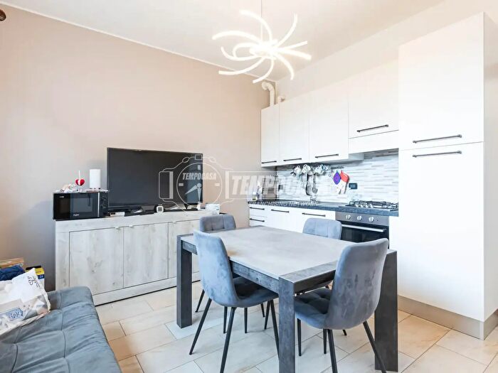 Appartamento bilocale in vendita in Carugo