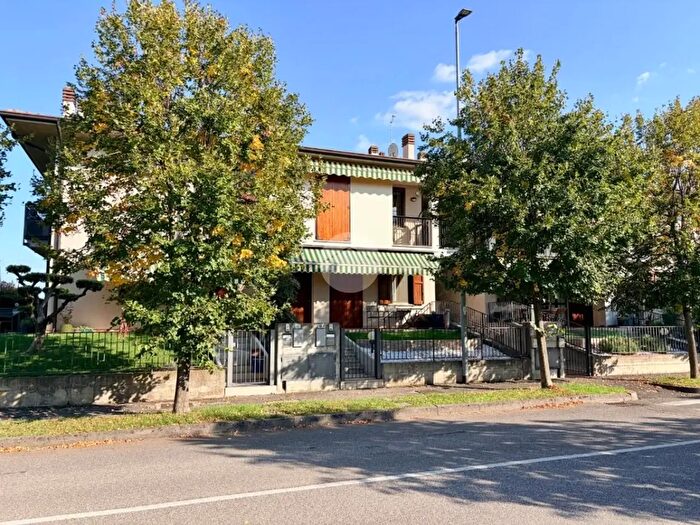 Appartamento trilocale in vendita in Via l Maggio, Poncarale