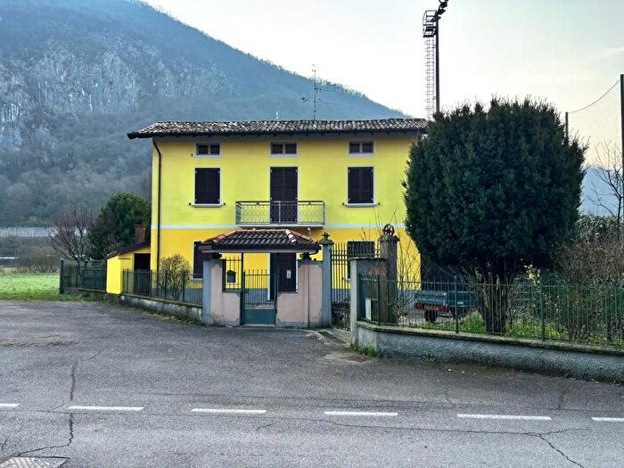 Casa quadrilocale in vendita in Villanuova Sul Clisi