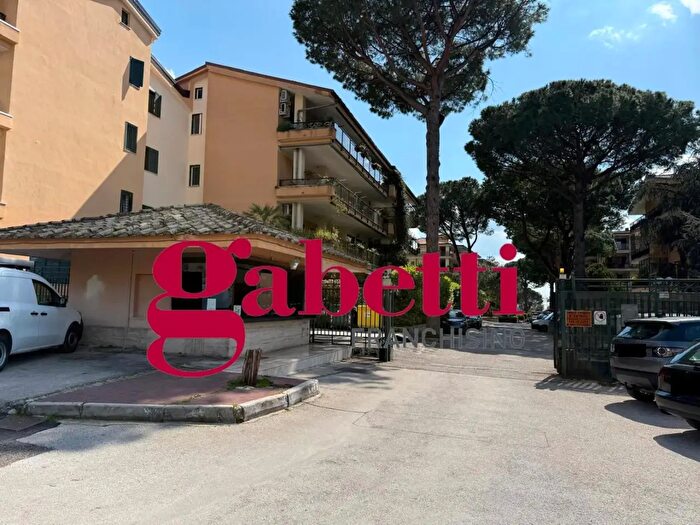 Appartamento trilocale in vendita in Via Petrarca, Caserta