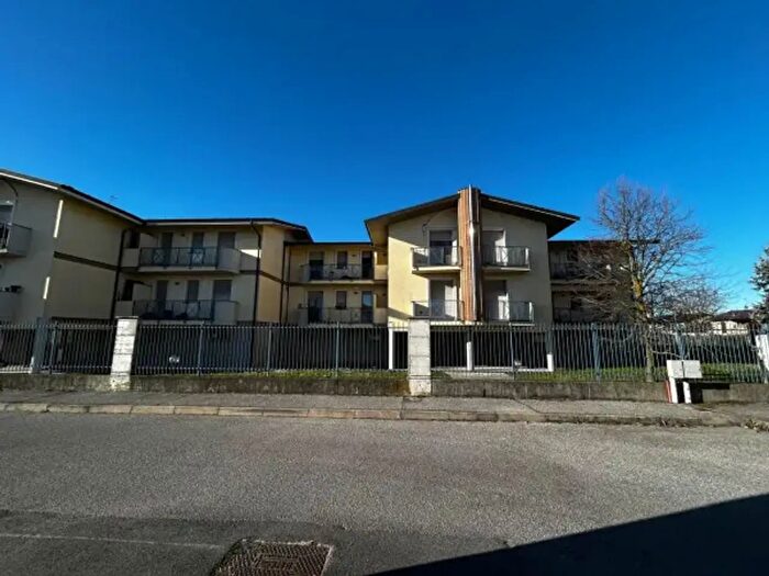 Appartamento trilocale in vendita in Via Giovanni Bassi, Castiraga Vidardo