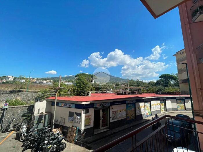 Appartamento quadrilocale in vendita in Via Cefalonia, Torre Del Greco