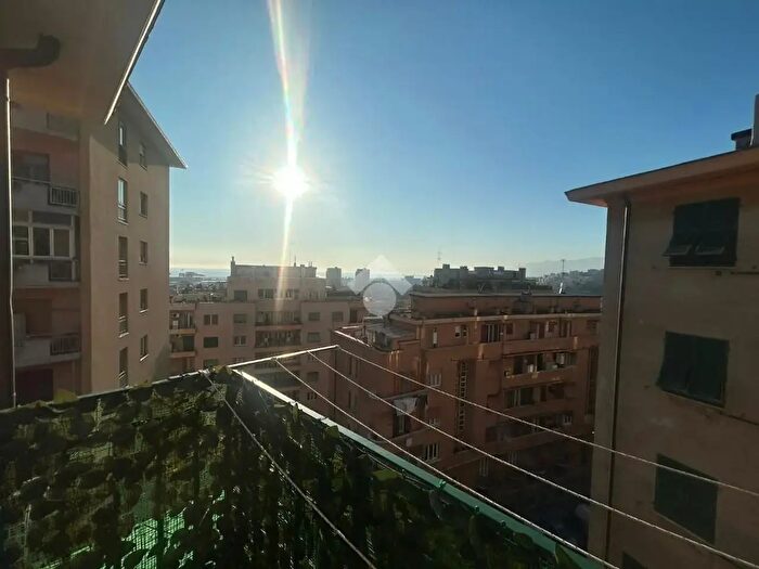 Appartamento con 6 locali in vendita in Via dei Landi, Genova