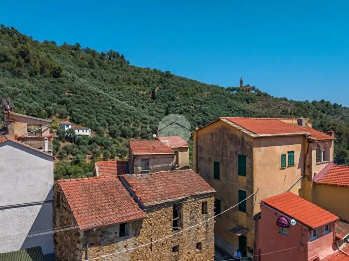Casa trilocale in vendita in Via degli Orti, Imperia