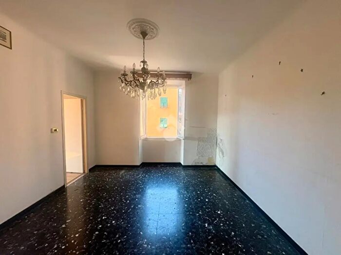 Appartamento quadrilocale in vendita in Via Gattorno, Genova