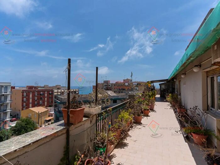 Appartamento con 7 locali in vendita in Siracusa