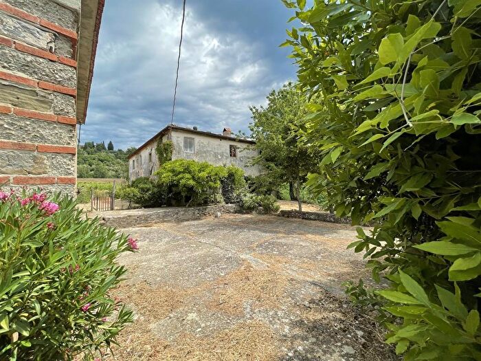 Casa con 11 locali in vendita in Pontassieve