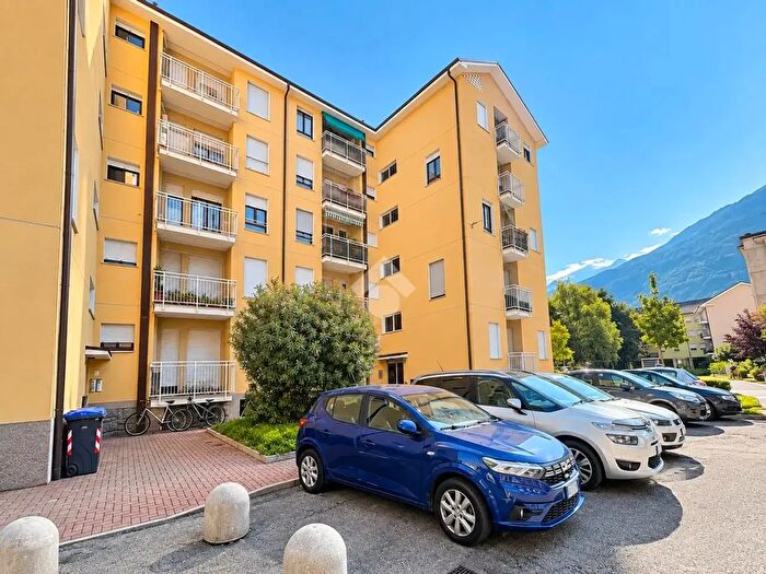 Appartamento trilocale in vendita in Via Maffei, Sondrio