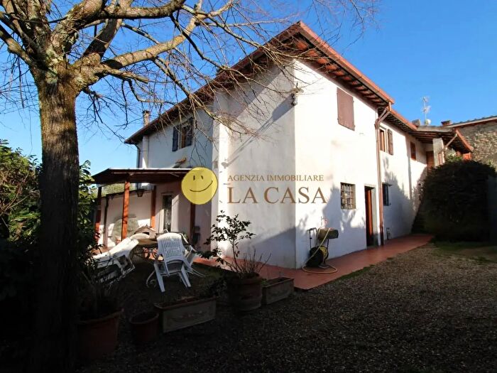 Casa con 7 locali in vendita in Reggello