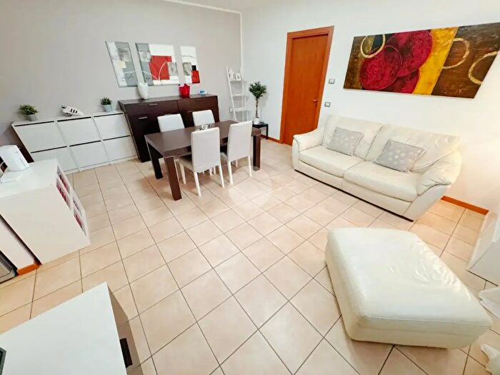 Appartamento trilocale in vendita in Via C S Balzari, Colorno