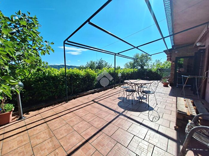 Casa con 6 locali in vendita in Frazione Montebello, Avolasca