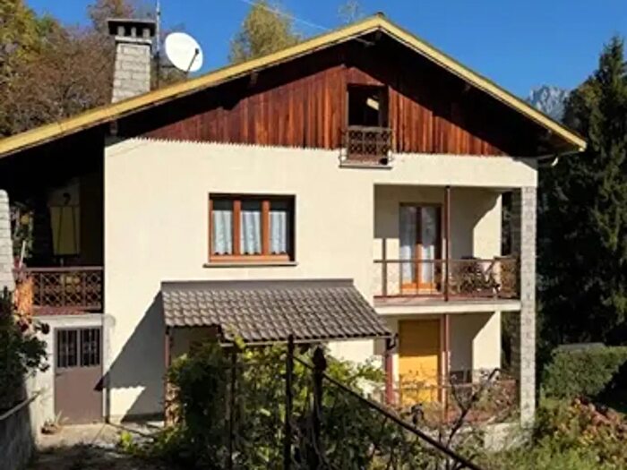 Casa con 6 locali in vendita in Frazione Mozzio, Crodo
