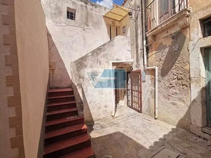 Casa con 7 locali in vendita in Noto