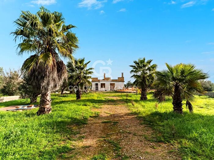 Casa con 6 locali in vendita in Via Comunale MatinoPoggiardo, Casarano