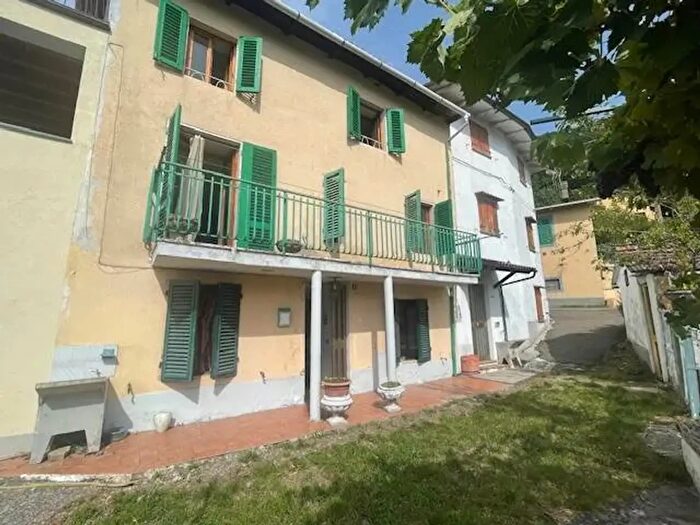 Casa con 7 locali in vendita in Via San Rocco, Camugnano