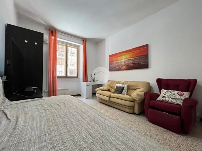 Appartamento trilocale in vendita in Via delle Cave, Roma