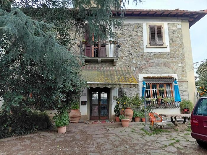 Casa con 14 locali in vendita in Lastra A Signa