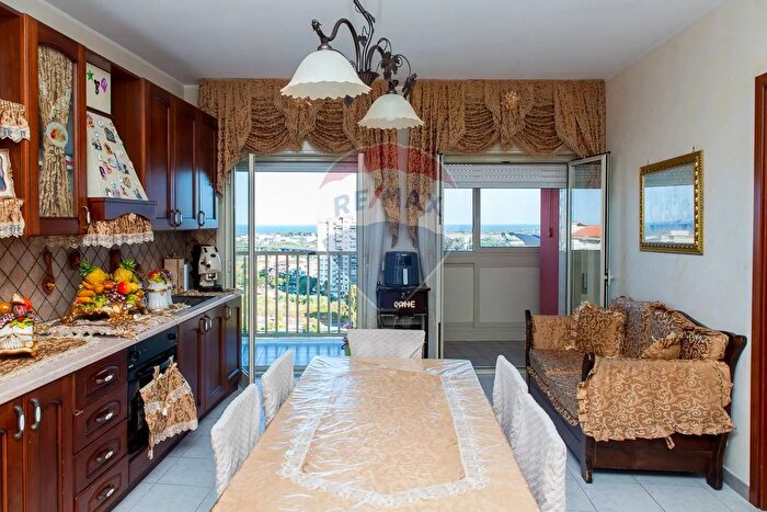 Appartamento quadrilocale in vendita in Viale Librino, Catania