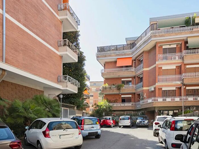 Appartamento quadrilocale in vendita in Via Carlo Conti Rossini Snc, Roma