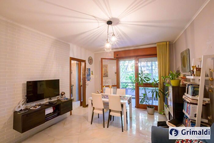 Appartamento trilocale in vendita in Viale Città dEuropa, Roma