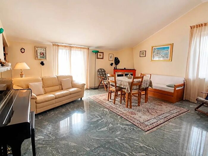 Appartamento con 7 locali in vendita in Via Cavalieri di Vittorio Veneto, Scurcola Marsicana