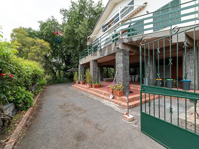 Casa con 8 locali in vendita in Via Cristaudo, Aci SantAntonio