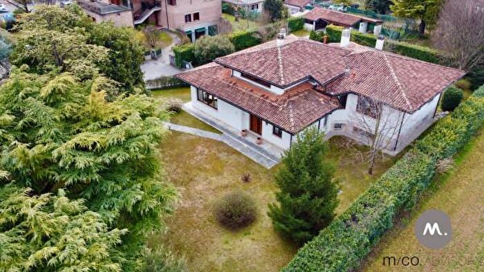 Casa con 6 locali in vendita in Via Montereale, Pordenone
