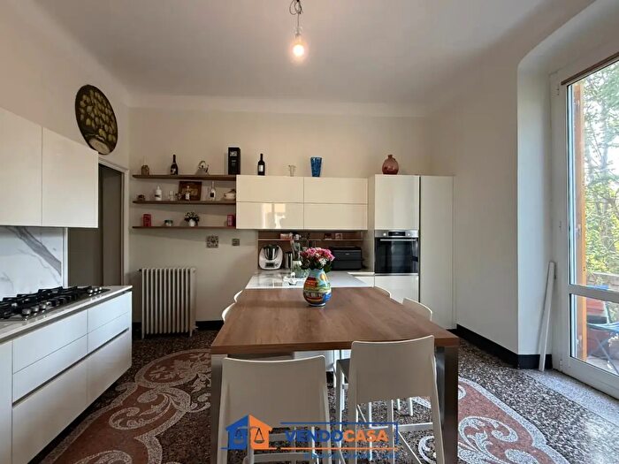 Appartamento con 7 locali in vendita in Piazza Gerolamo Savonarola, Genova