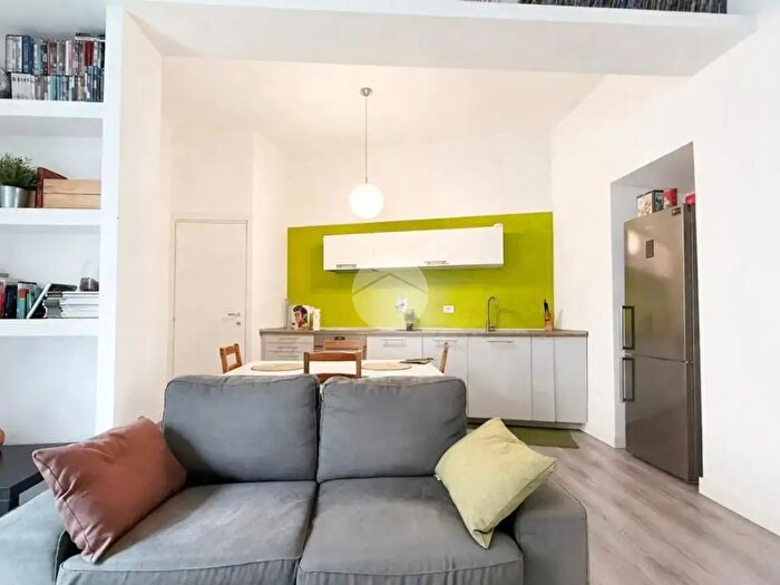 Appartamento quadrilocale in vendita in Via La Spezia, Roma