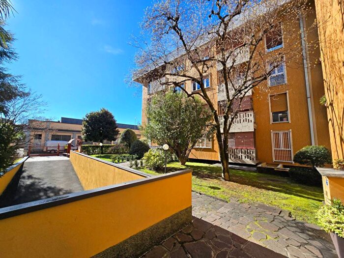 Appartamento quadrilocale in affitto in Via Emilio Borsa, Regina Pacis Borsa, Monza