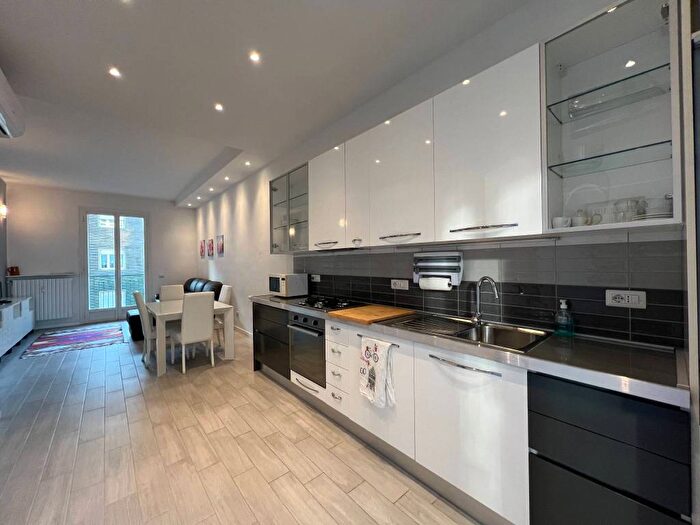 Appartamento trilocale in affitto in Via Francesco Cucchi, Argonne Corsica, Milano