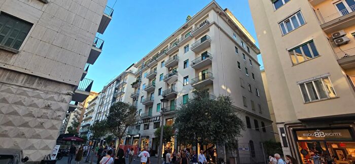 Appartamento con 6 locali in vendita in Corso Vittorio Emanuele, Salerno
