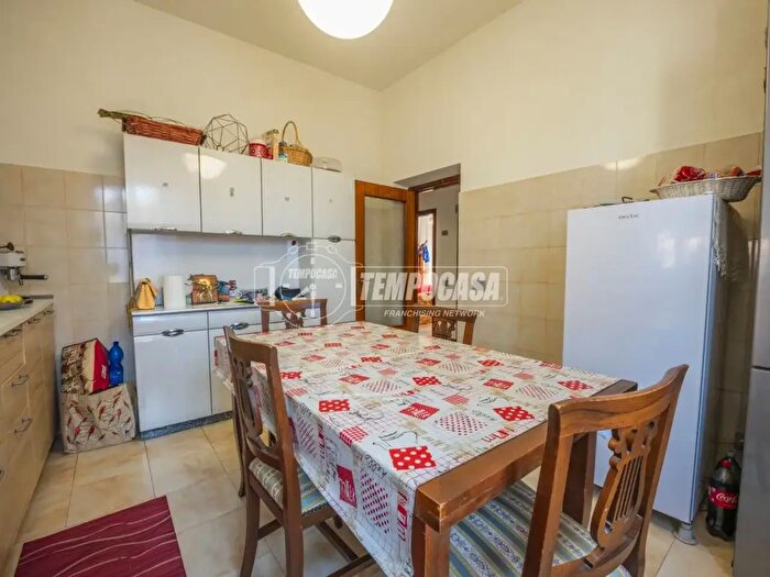 Casa con 6 locali in vendita in Monte San Giusto