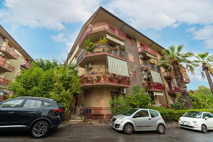 Appartamento trilocale in vendita in Via Sgroppillo, San Gregorio Di Catania