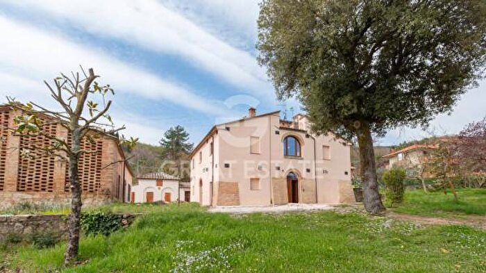 Casa con 6 locali in vendita in Sarteano