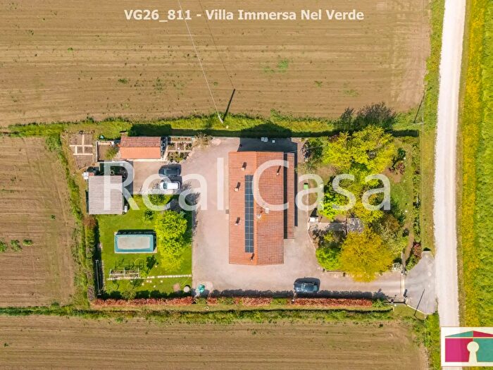 Casa con 13 locali in vendita in Via Muzzonchio, San Giovanni In Persiceto