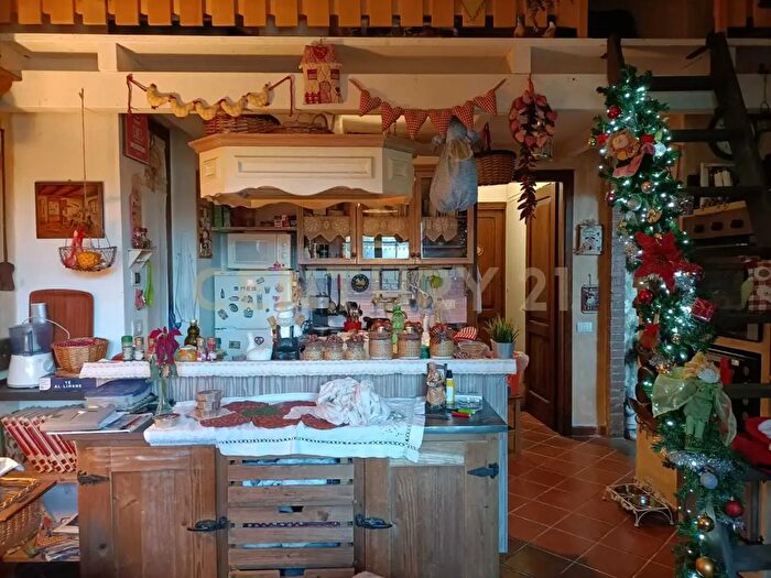 Casa trilocale in vendita in Via Tribuno Tonini, Semproniano