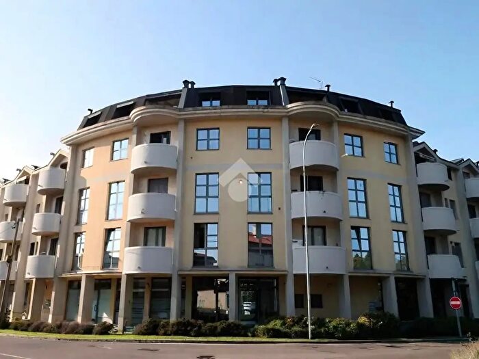 Appartamento trilocale in vendita in Via Cinque Giornate, Cassano Magnago