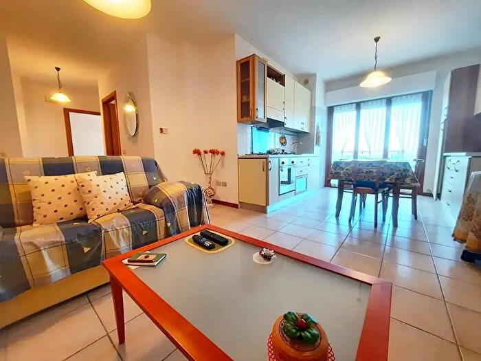 Appartamento trilocale in vendita in Via delle Gardenie, Alba Adriatica