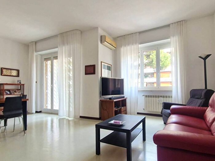 Appartamento trilocale in affitto in Via Paola Falconieri, Monteverde Nuovo, Roma