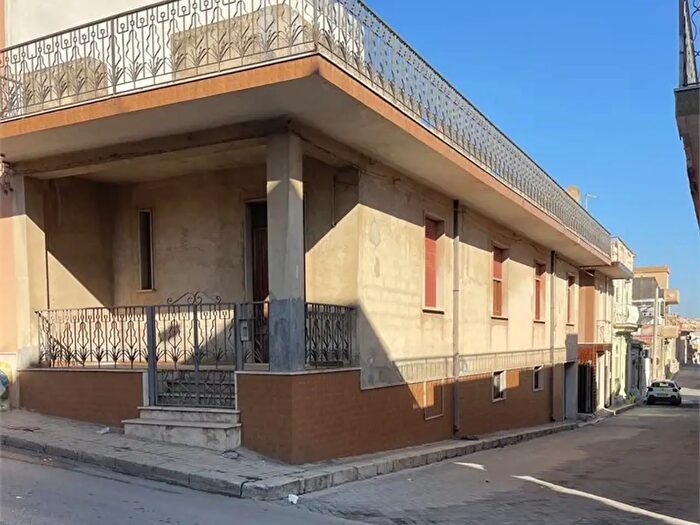 Casa quadrilocale in vendita in Via Magenta, Pachino