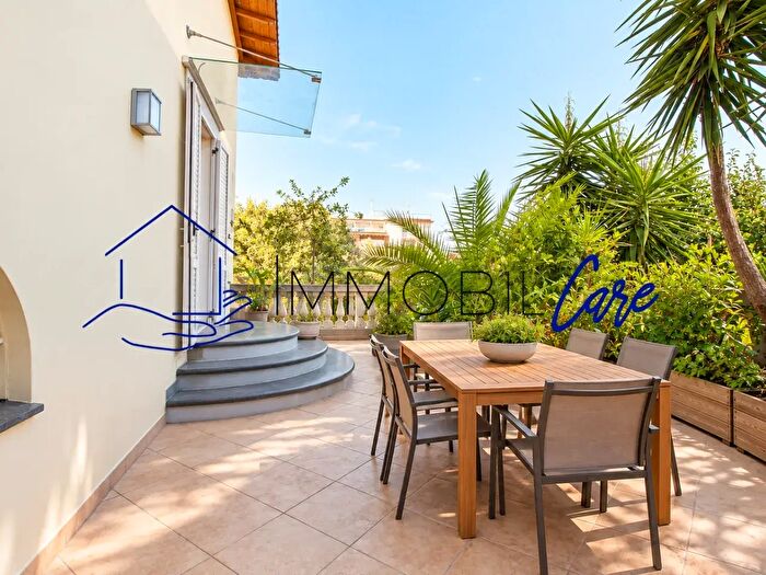 Appartamento con 7 locali in vendita in Livorno
