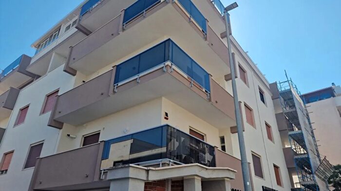Appartamento quadrilocale in vendita in Lungomare Colombo Trani Trani, Trani