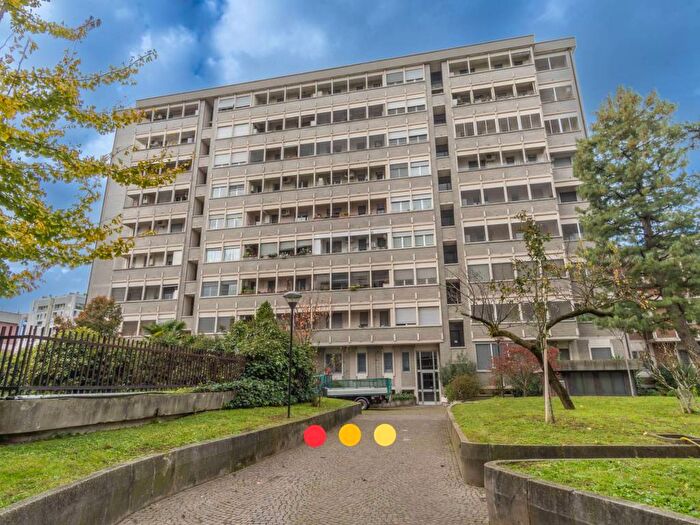 Appartamento trilocale in affitto in Via dei Guarneri, Vigentino Fatima, Milano