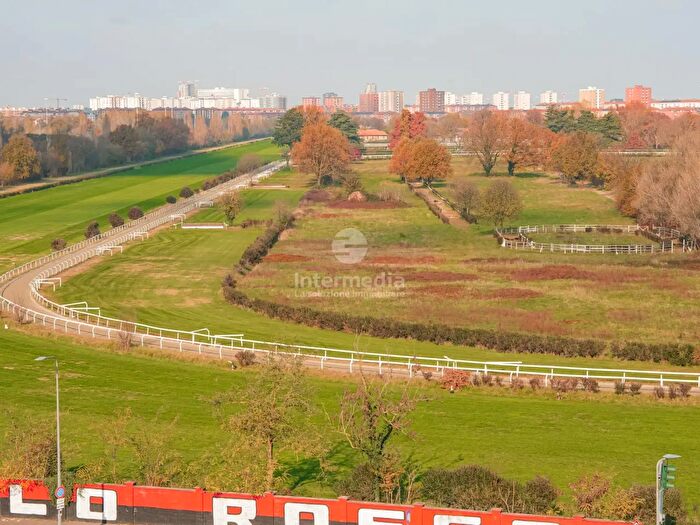 Appartamento quadrilocale in vendita in Via Bezzola, Milano