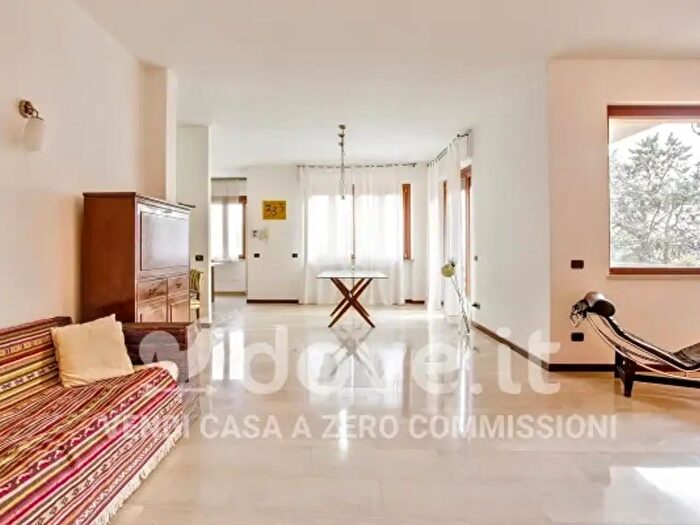 Casa con 6 locali in vendita in Via Giuseppe Mazzini, Albizzate