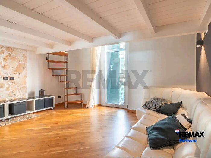 Appartamento trilocale in affitto in Via Regina Elena, Taranto