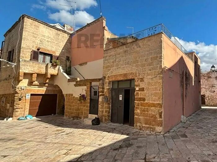 Casa con 9 locali in vendita in Via degli Azzolino, Mesagne