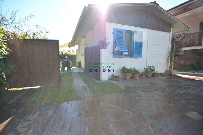 Casa bilocale in vendita in Via Silcia, Montignoso